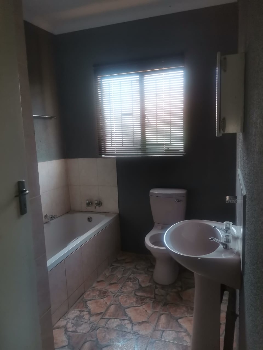 To Let 3 Bedroom Property for Rent in Tlhabane West North West